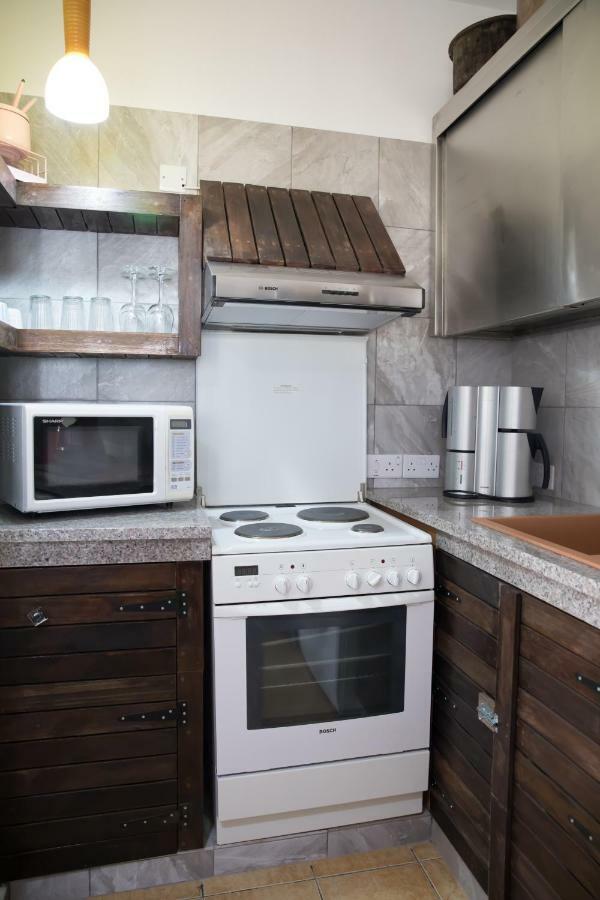 Mp Cozy Apartment Near The Sea Paphos ภายนอก รูปภาพ
