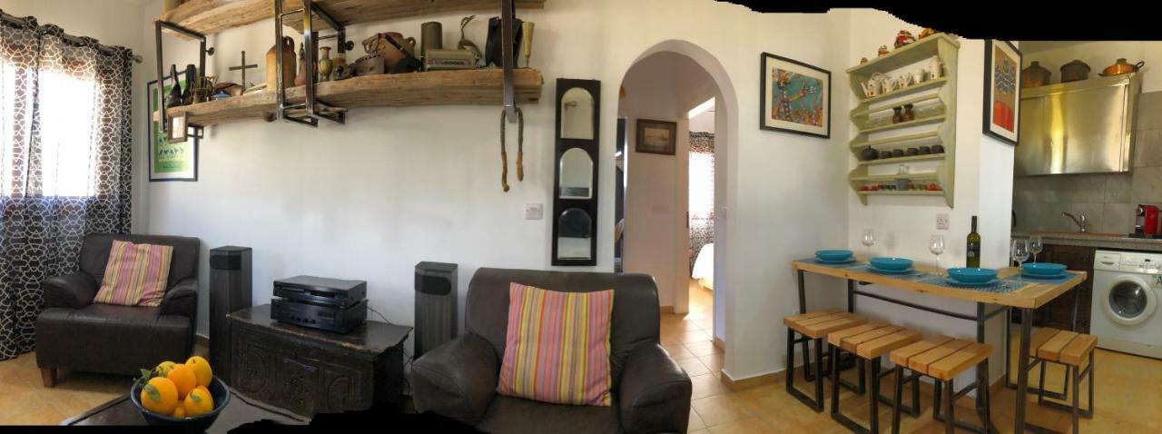 Mp Cozy Apartment Near The Sea Paphos ภายนอก รูปภาพ