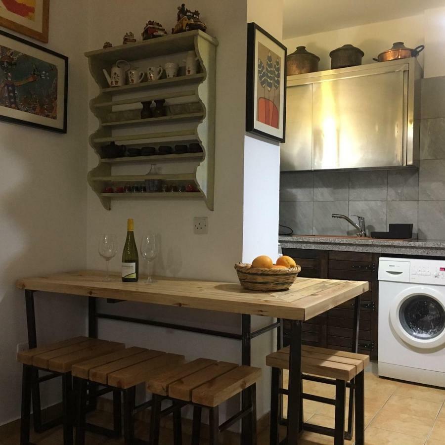 Mp Cozy Apartment Near The Sea Paphos ภายนอก รูปภาพ